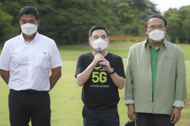AIS ขานรับนโยบาย “ชัชชาติ” ปลูกต้นไม้ 1 แสนต้น เพื่อกรุงเทพฯสีเขียว