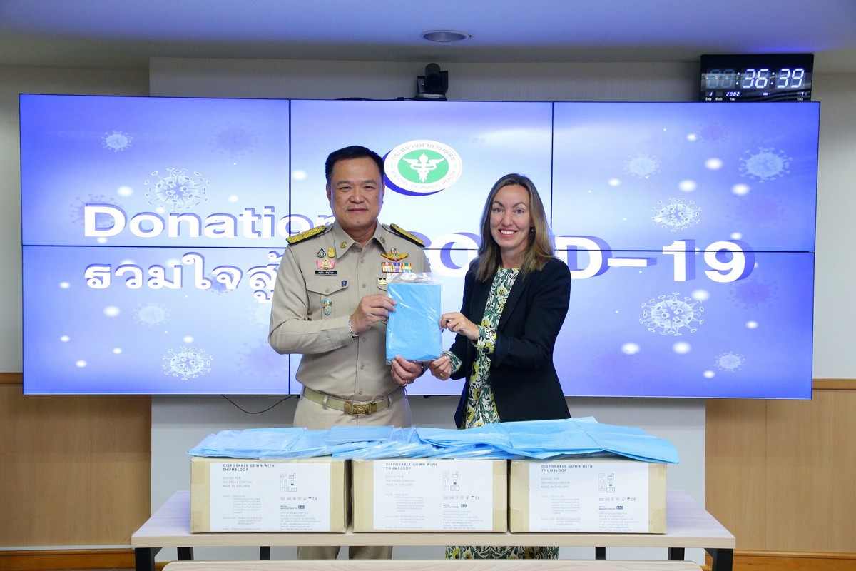 ยูนิลีเวอร์ บริจาคเสื้อกาวน์กันน้ำ 3,000 ชุด ให้บุคลากรทางการแพทย์