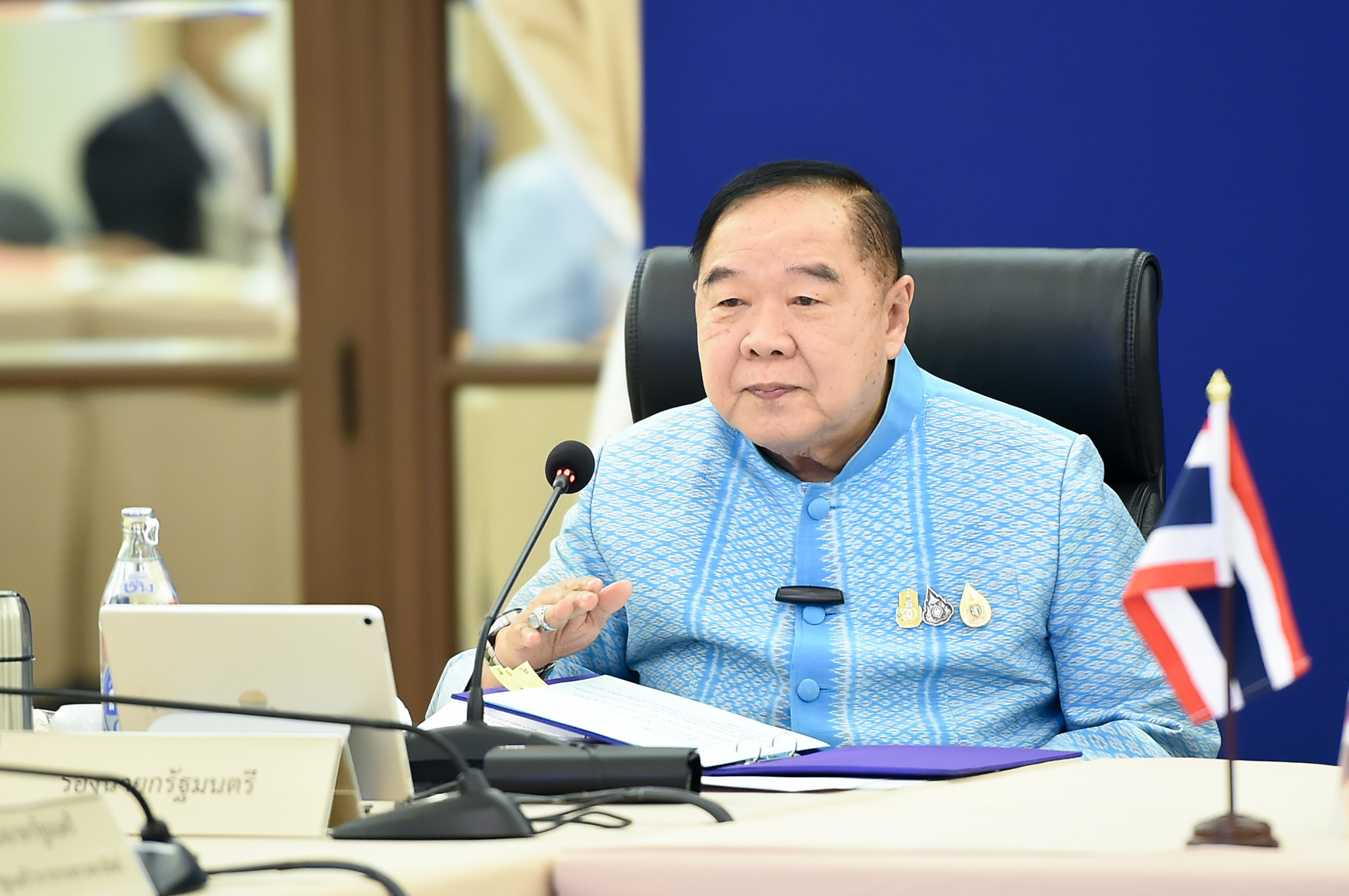ประวิตร รักษาการนายกฯ ยันไม่ปรับ ครม. เพราะยังทำงานได้