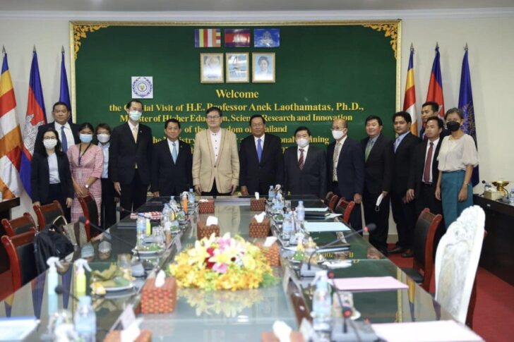 ดร.เอนก นำทีมหารือ รมว.แรงงาน กัมพูชา ดร.เอนก นำทีมหารือ รมว.แรงงาน กัมพูชา