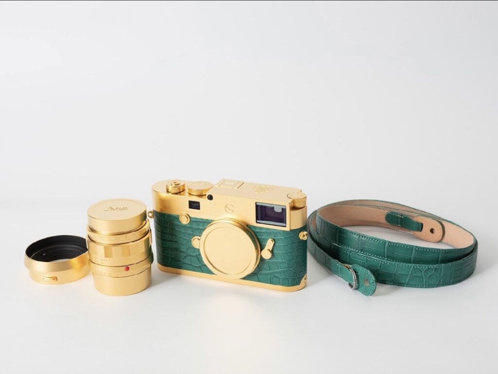 กล้องดิจิทัล Leica M10-P ชุบทองคำ หุ้มด้วยหนังจระเข้สีเขียว พ