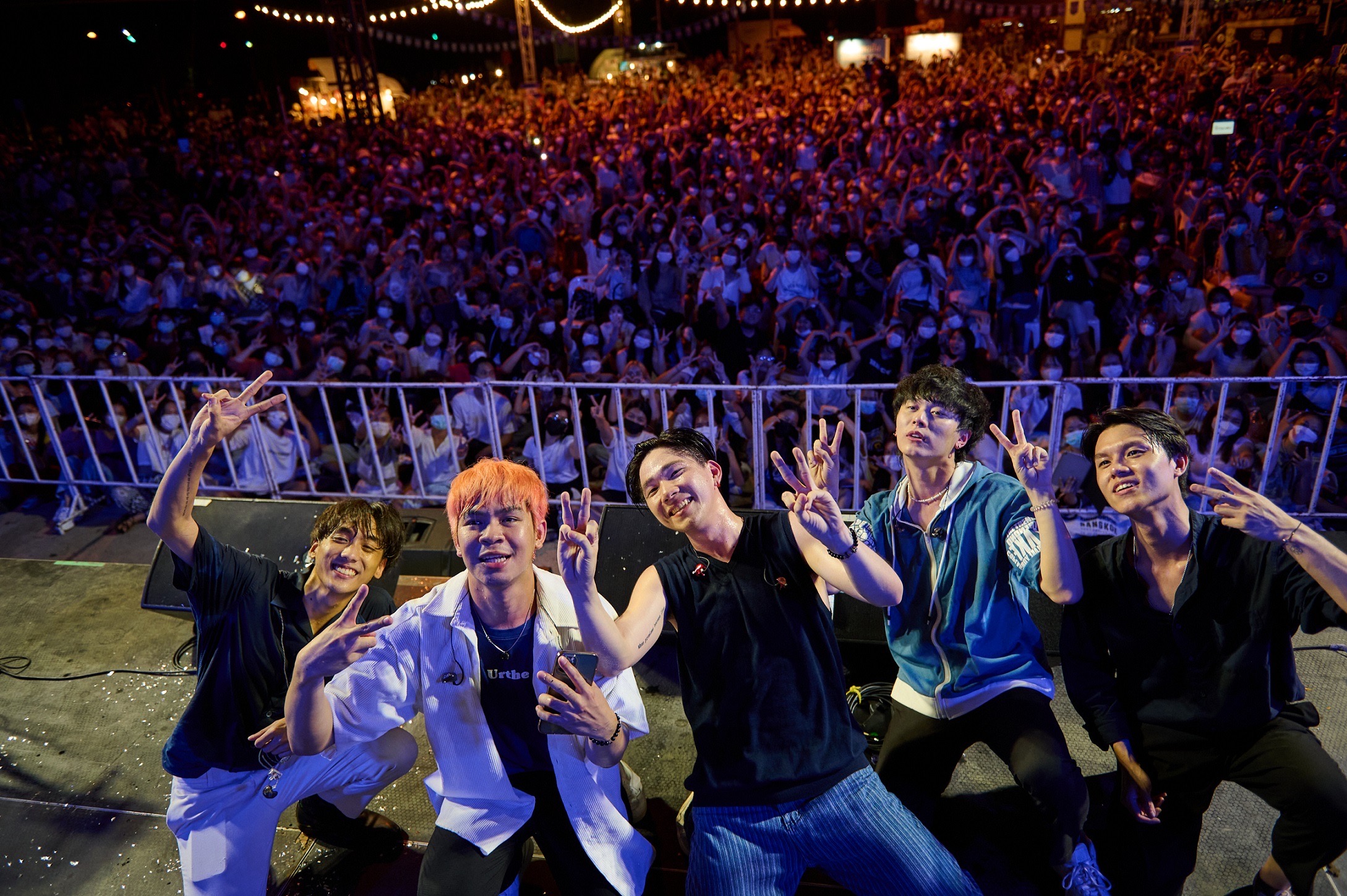 ศิลปินไอดอลรุ่นใหม่บุกแดนอีสานจัดคอนเสิร์ตสร้างแรงบันดาลใจทางดนตรี