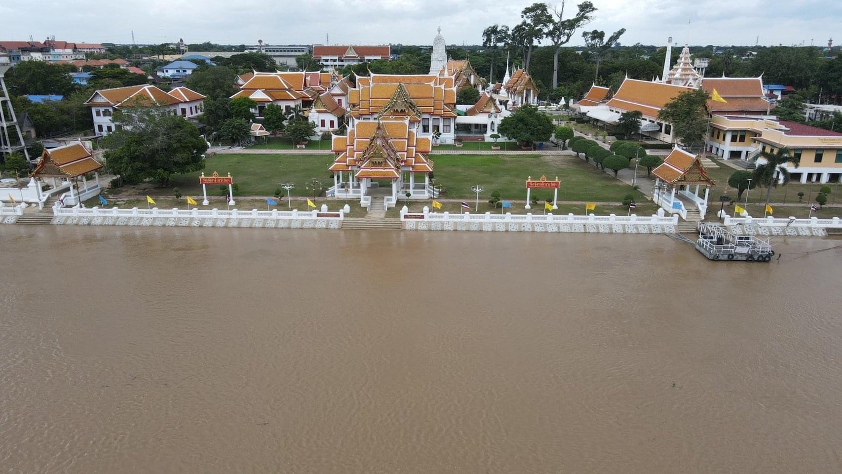 อยุธยา ตั้งแนวป้องกัน รับมวลน้ำจ่อท่วมชุมชน พื้นที่เกษตร โบราณสถานสำคัญ