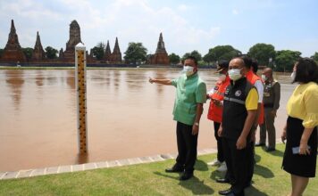 ผู้ว่าฯ อยุธยา ลงพื้นที่เตรียมรับมือมวลน้ำ