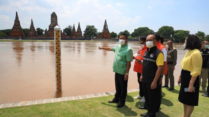 ผู้ว่าฯ อยุธยา ลงพื้นที่เตรียมรับมือมวลน้ำ