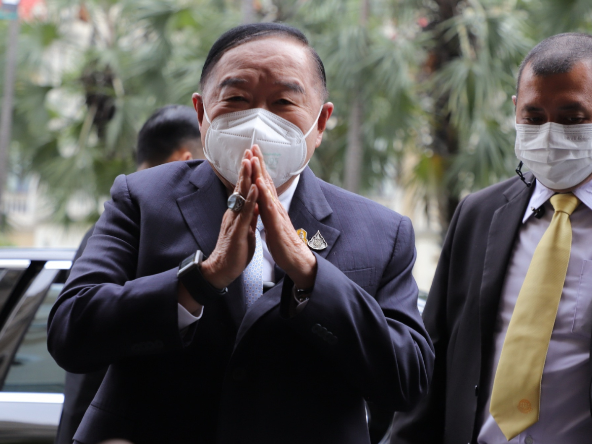 ท่าที ประวิตร วงษ์สุวรรณ เข้าทำเนียบวันแรก ปัดตอบทุกคำถาม