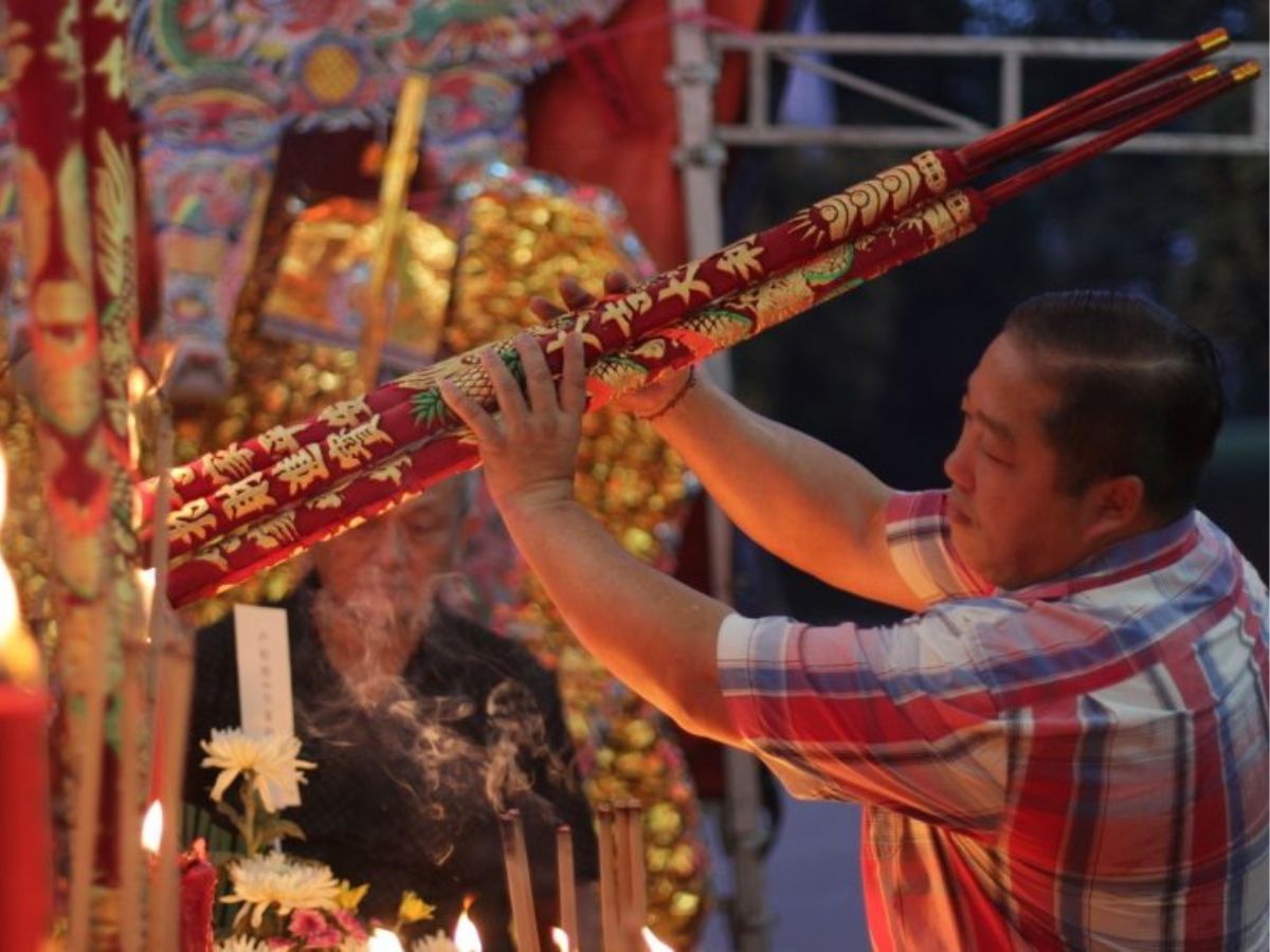 วันสารทจีน 2568 ตรงกับวันไหน วิธีทำบุญ ของไหว้ ข้อห้าม ทุกเรื่องต้องรู้
