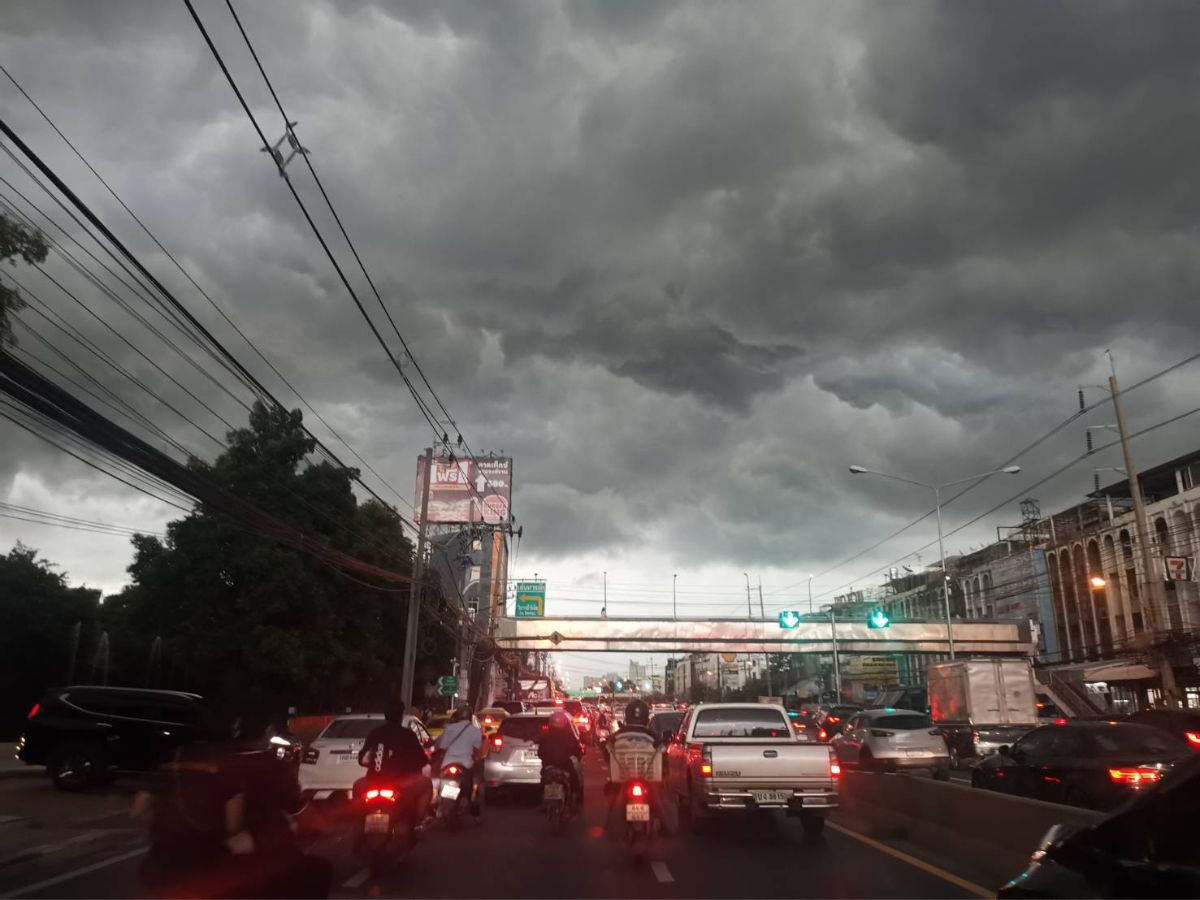 กทม. ฝนตกหลายพื้นที่ เขตไหนปริมาณฝนสูงสุด เช็กเลย ! #ฝนตก #รถติด