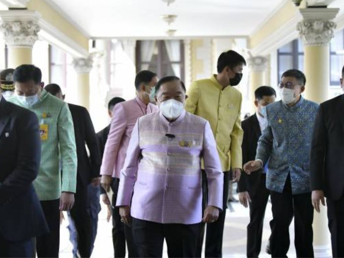 จับตาวาระ ครม. ลุ้น ประยุทธ์ประชุม ประวิตรนั่งหัวโต๊ะ เคาะขึ้นค่าแรงขั้นต่ำ