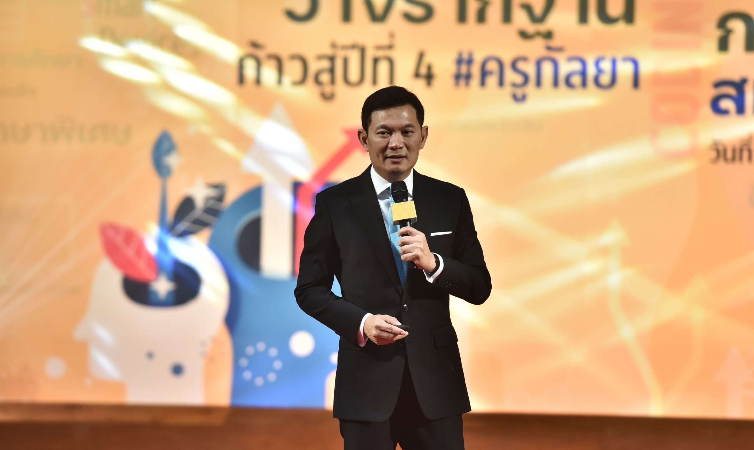 ดร.เอ้ สุชัชวีร์ ฝากความหวังเด็กไทย ให้ความสนใจโค้ดดิ้ง
