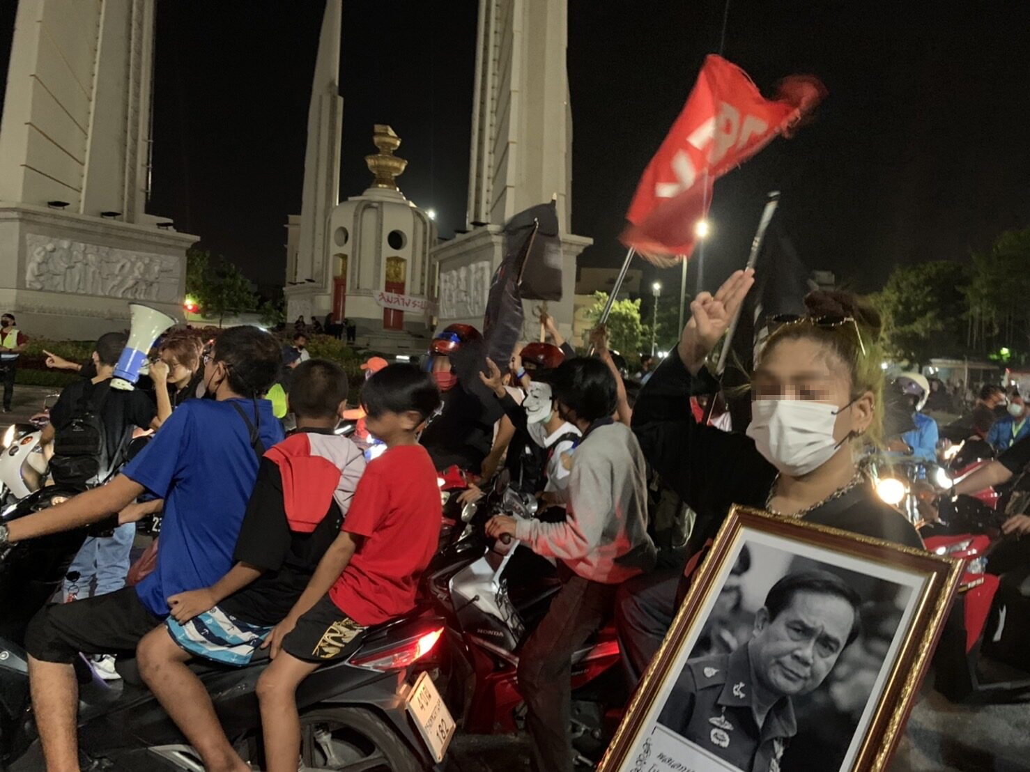 ม็อบไล่ประยุทธ์ ไปต่อ “ทำเนียบรัฐบาล” นัดอีกที 24 สิงหาคม บ่ายสอง