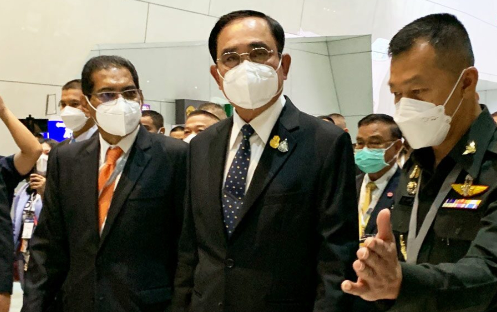 ประยุทธ์ ออกงานครั้งแรก หลังศาลรัฐธรรมนูญสั่งหยุดปฏิบัติหน้าที่นายกฯ