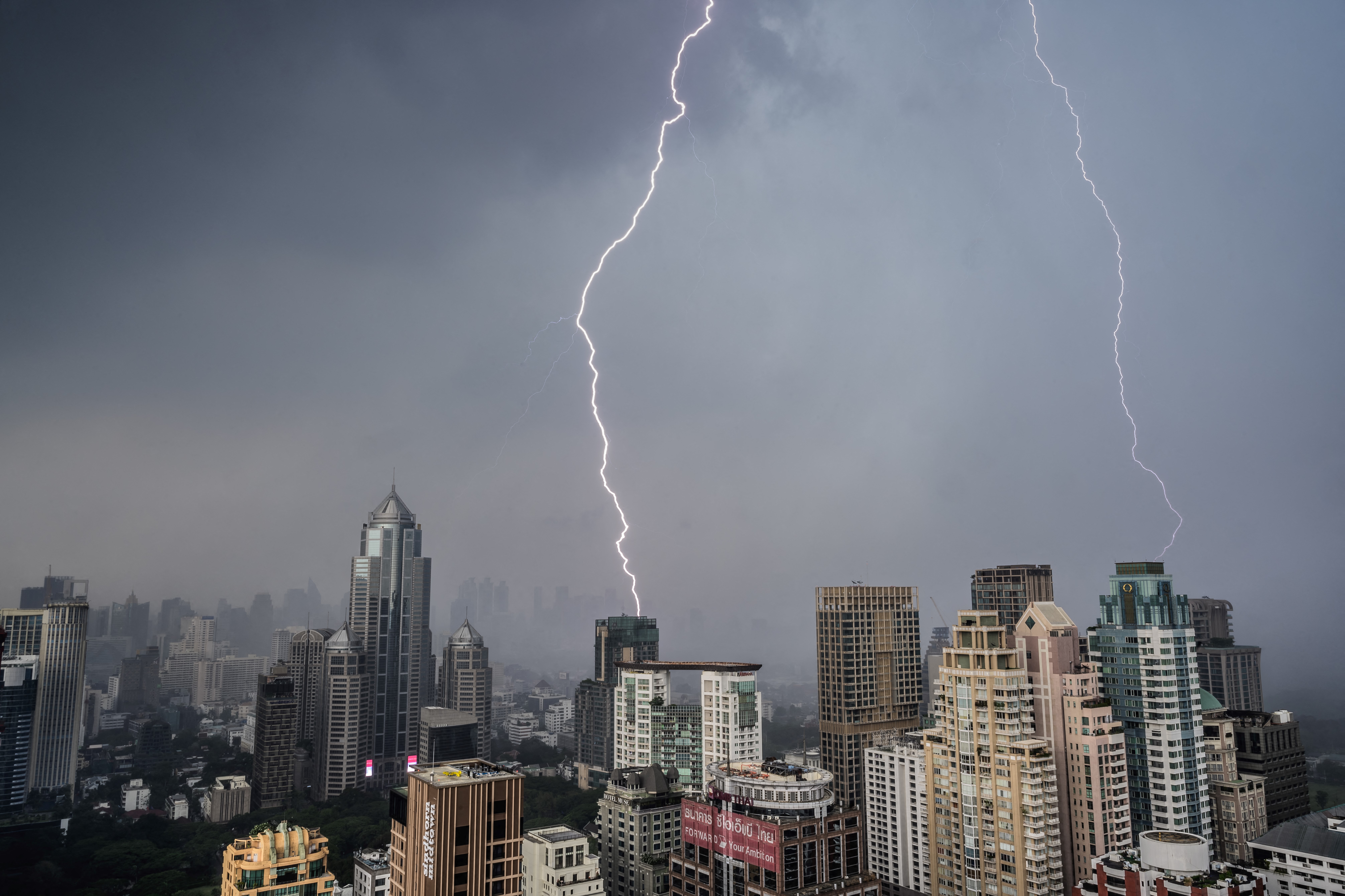 กรมอุตุฯประกาศเตือน พายุโนรู ฉบับ 2 ไทยฝนตกหนัก เสี่ยงน้ำท่วม 27-29 ก.ย.