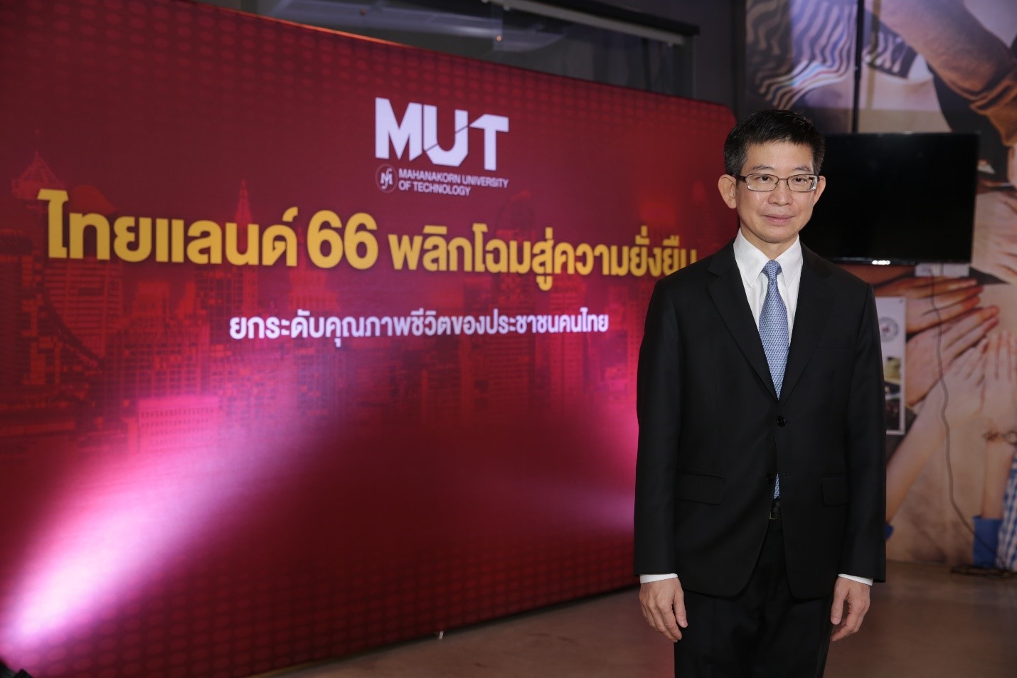 “กอบศักดิ์” บอกข่าวดีนักลงทุนแห่เข้าอาเซียน หลบภัยวิกฤตศก.ถดถอย “ณัฐพงศ์” จี้แก้เหลื่อมล้ำช่วย SMEs