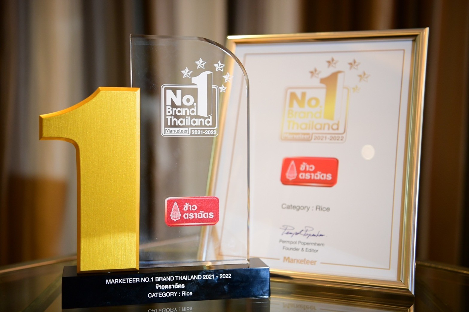 ข้าวตราฉัตร คว้าแบรนด์อันดับ 1 ในใจผู้บริโภคทั่วประเทศ ด้วยรางวัล “Marketeer No.1 Brand Thailand” 11 ปีซ้อน ชูคุณภาพสม่ำเสมอ-ตอบโจทย์ทุกความชอบ