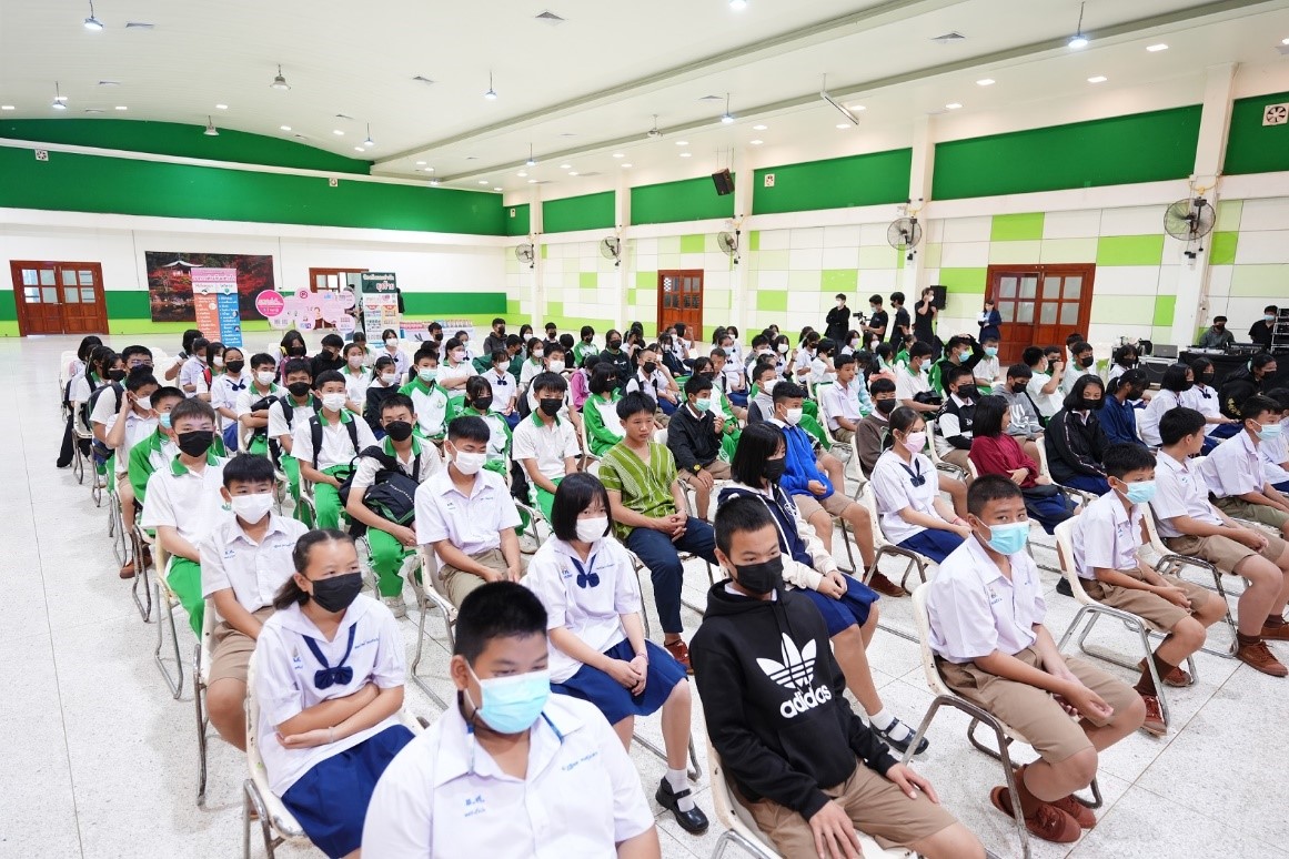 เอิร์ธ ประเทศไทย จัดกิจกรรม อาทร่วมใจ ไล่ยุงร้าย สู้ภัยไข้เลือดออก