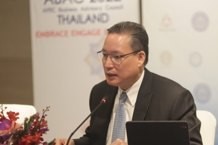 นายผยง ศรีวณิช กรรมการผู้จัดการใหญ่ ธนาคารกรุงไทย และในฐานะประธานสมาคมธนาคารไทย (TBA) นายผยง ศรีวณิช กรรมการผู้จัดการใหญ่ ธนาคารกรุงไทย และในฐานะประธานสมาคมธนาคารไทย (TBA)