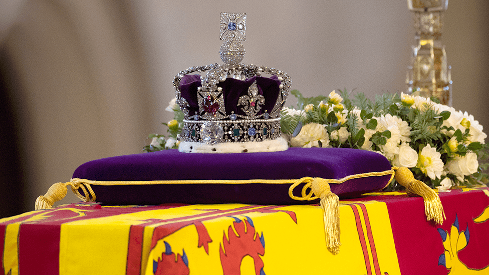 ทำความรู้จักกับสัญลักษณ์ต่าง ๆ ในรัฐพิธีประดิษฐานพระบรมศพ