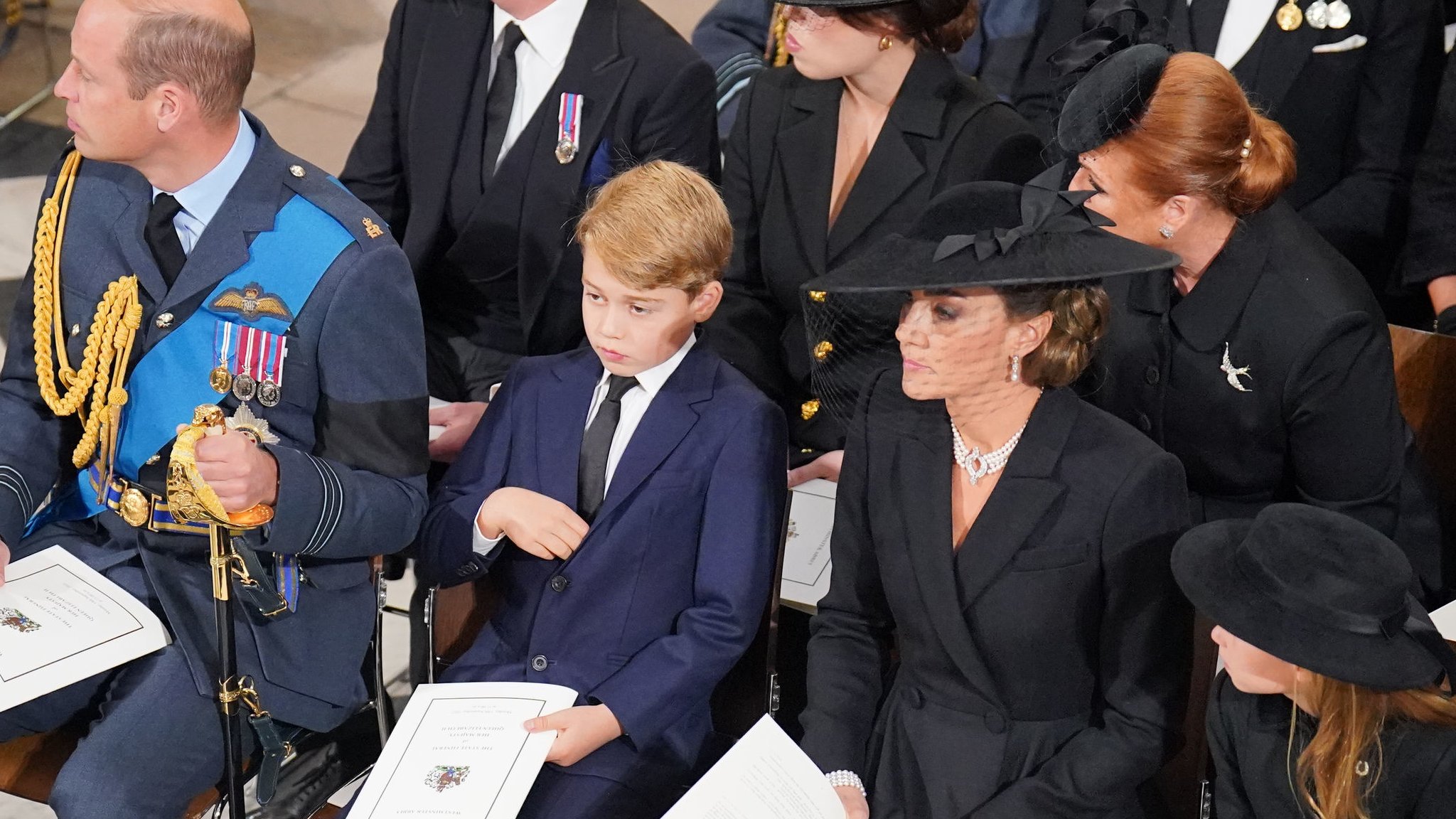 กษัตริย์และผู้นำโลกที่มาร่วมพระราชพิธีพระบรมศพสมเด็จพระราชินีนาถเอลิซาเบธที่ 2