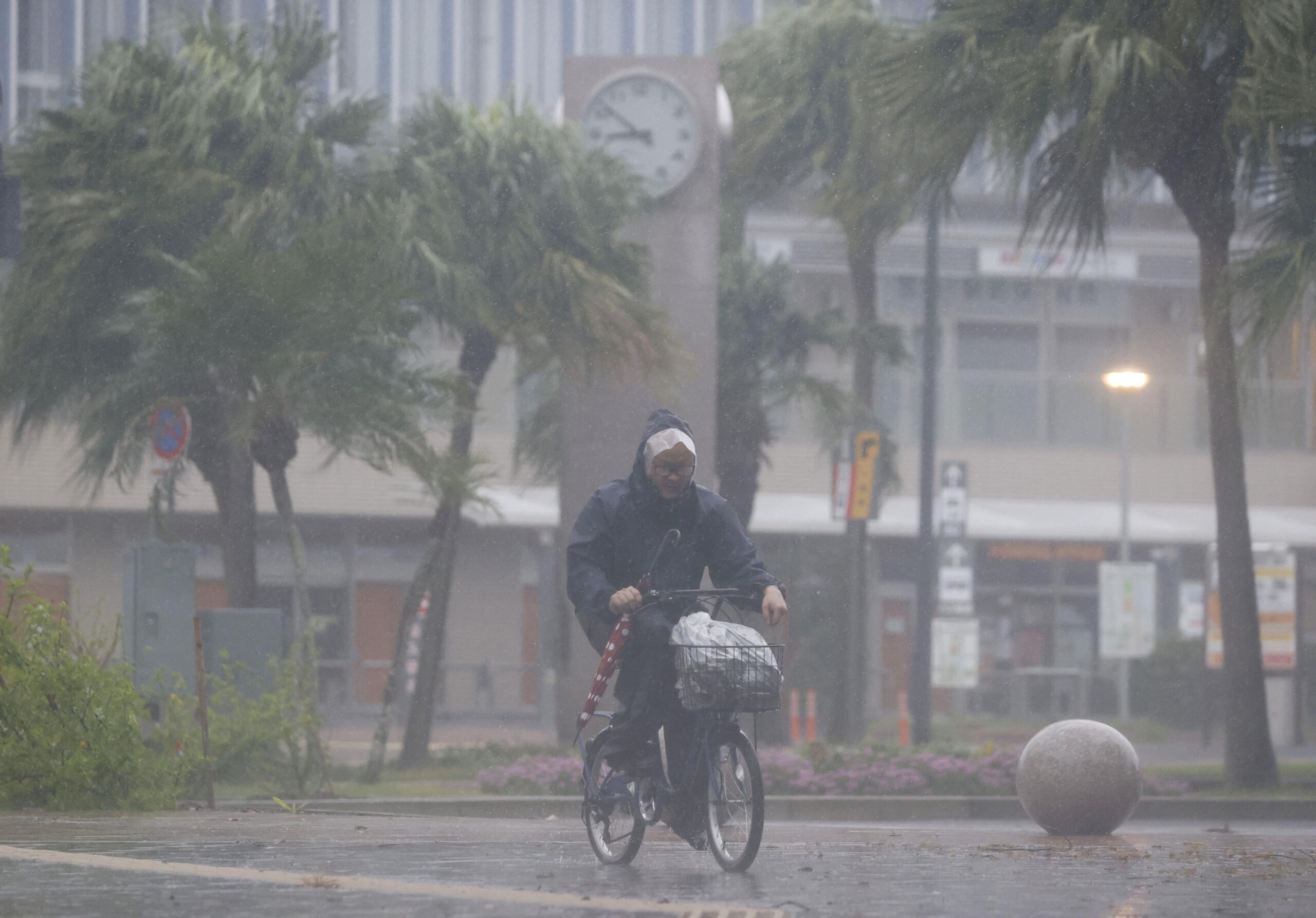 ไต้ฝุ่นนันมาดอลซัดญี่ปุ่น ฝนตกหนักเป็นประวัติการณ์ ดับแล้ว 1 ราย