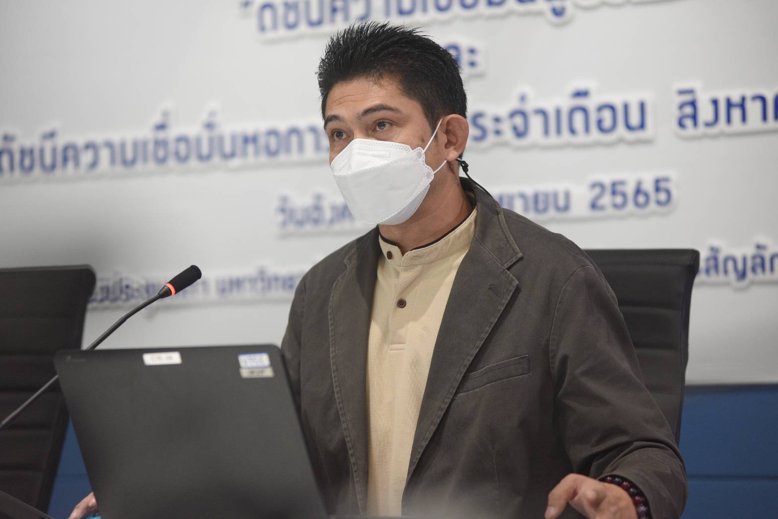 วาทิตร รักษ์ธรรม
