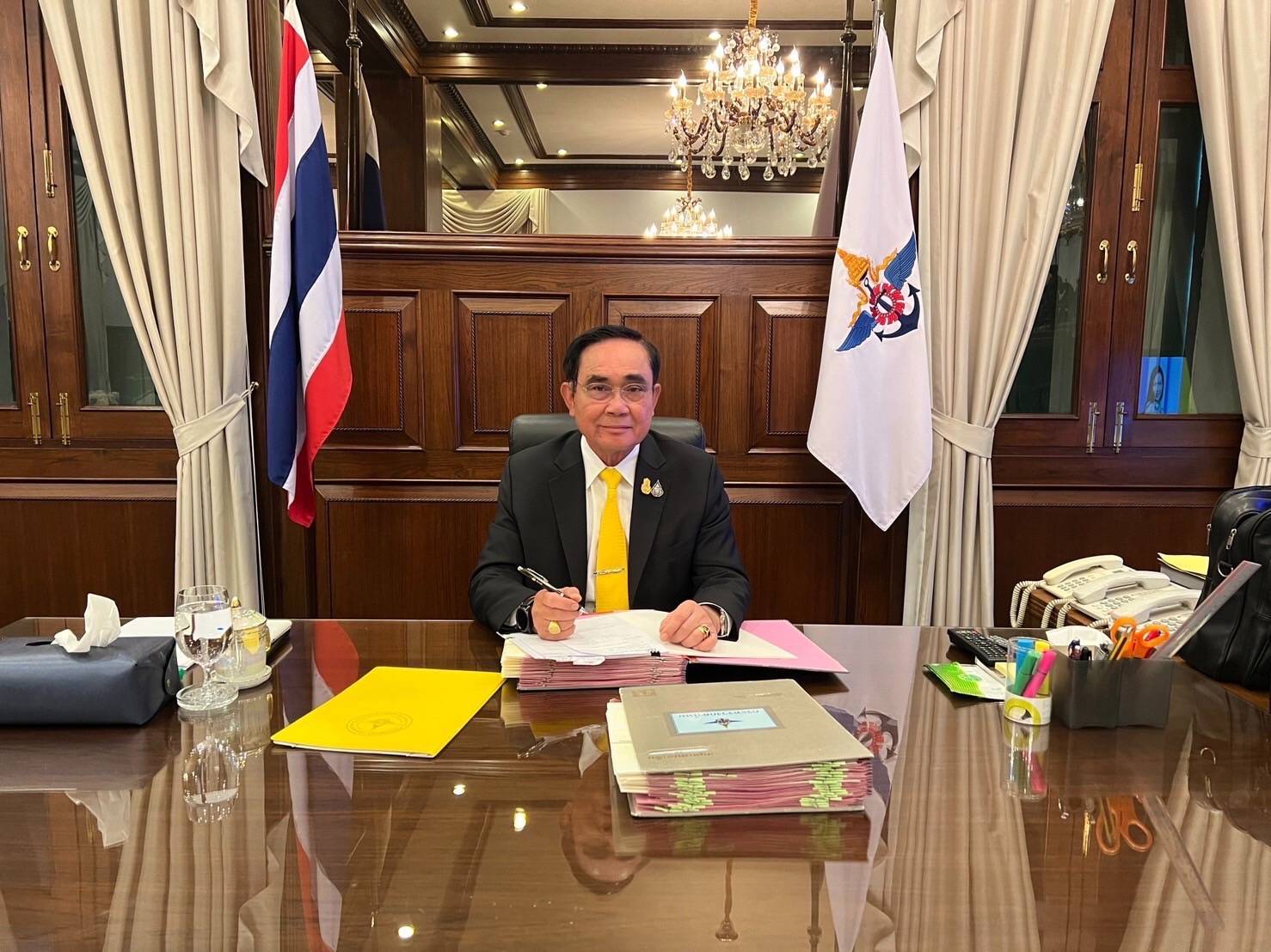 ประยุทธ์ มั่นใจได้นักท่องเที่ยว 10 ล้านคน-อนุมัติเติมเงินบัตรคนจน