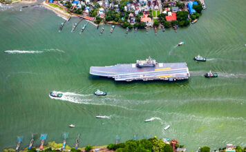 เรือบรรทุกเครื่องบินรบต่อเอง