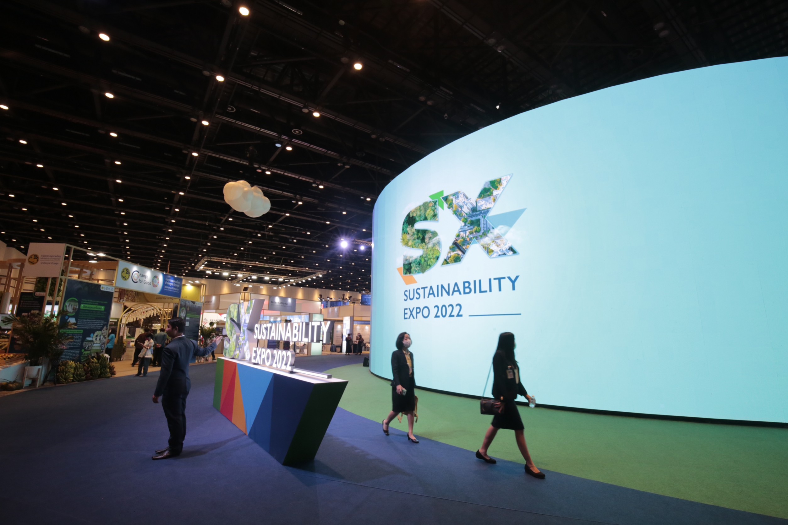 วันแรกคึกคัก! งาน SX 2022 ศูนย์สิริกิติ์ คนแห่ชมนวัตกรรมสุดปัง
