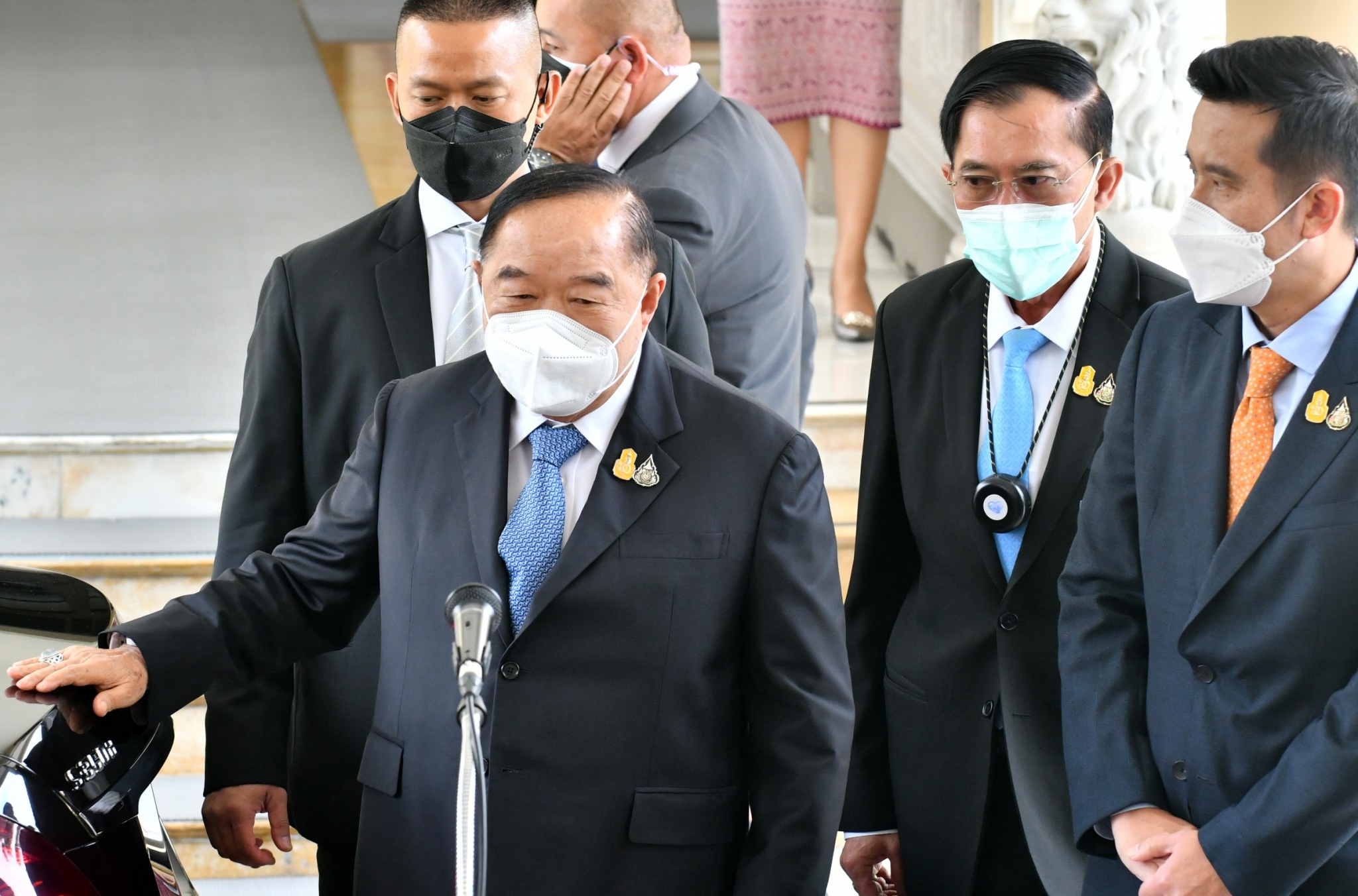 ประวิตรยันใช้กฎหมายปกติ แทน พ.ร.ก.ฉุกเฉิน