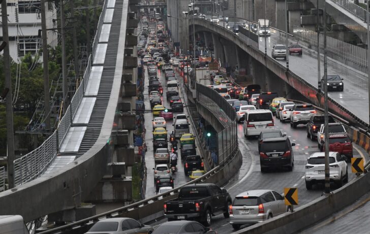 จราจร ฝนตก รถติด