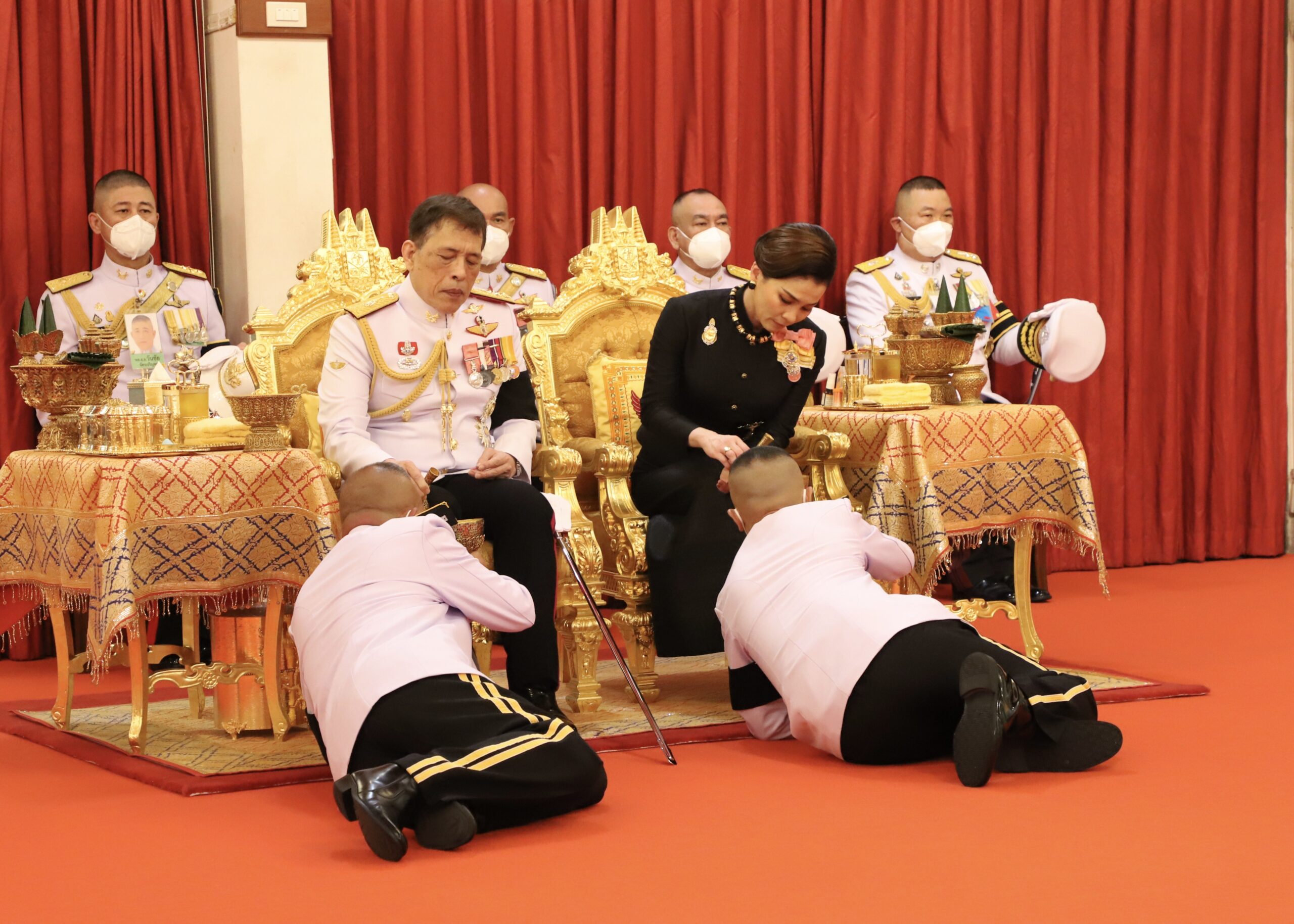 ในหลวง พระราชินี เสด็จฯ พระราชทานน้ำหลวงสรงศพ หม่อมเจ้ามงคลเฉลิม ยุคล