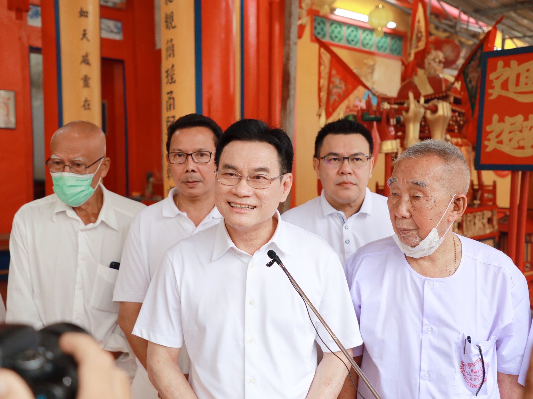 จุรินทร์ ถก ประยุทธ์ ปรับ ครม. แทนนิพนธ์ เชื่อ รัฐบาลอยู่ครบวาระ 