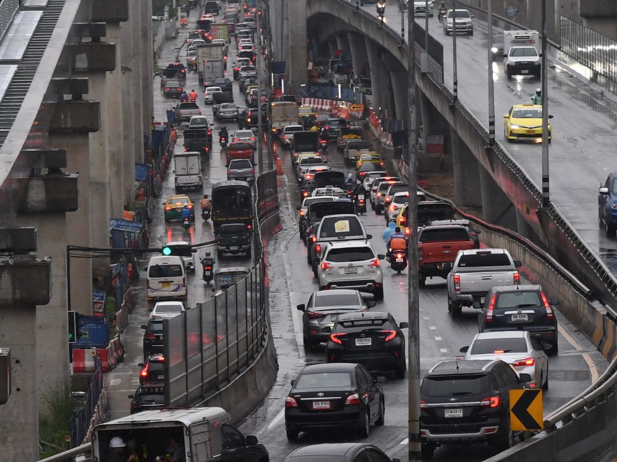 กทม. เตือนฝนตกวันนี้ ช่วงบ่าย ถึง 2 ทุ่ม เช็ก 14 พื้นที่ฝนตกหนัก-หนักมาก