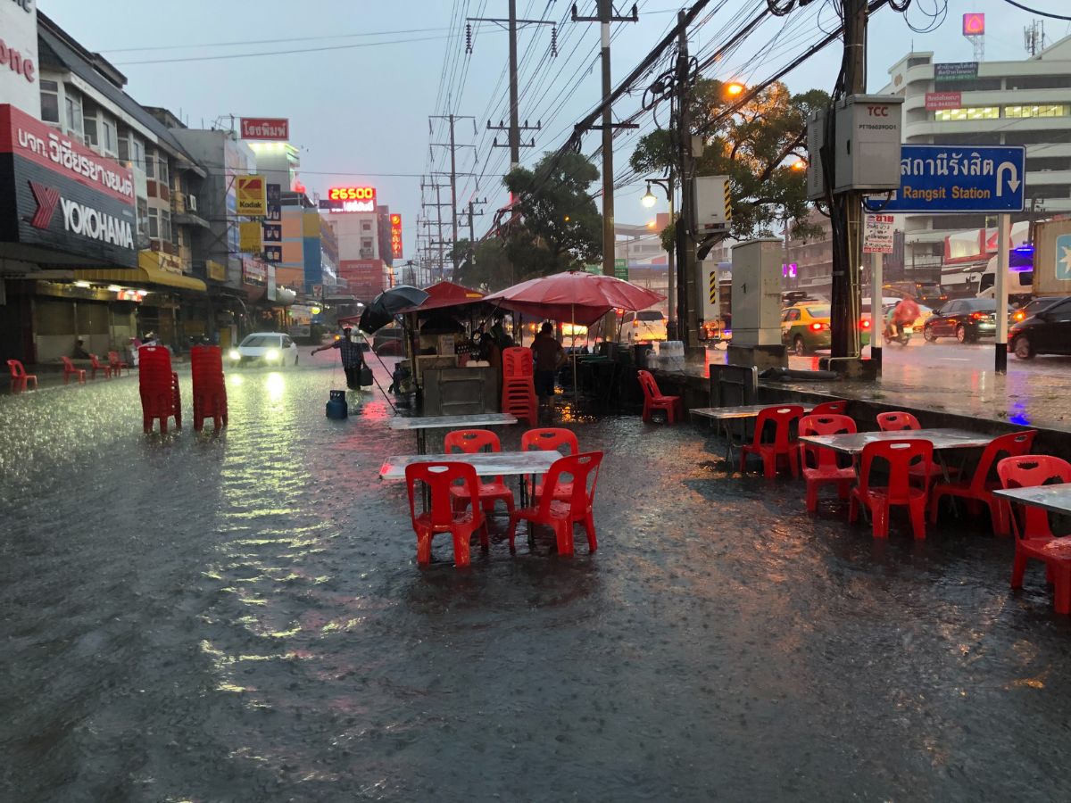 กรมอุตุฯเตือนภัยฉบับ 6 ฝนตกหนักมาก เสี่ยงน้ำท่วม คลื่นสูง 3 เมตร ถึง 9 ก.ย.