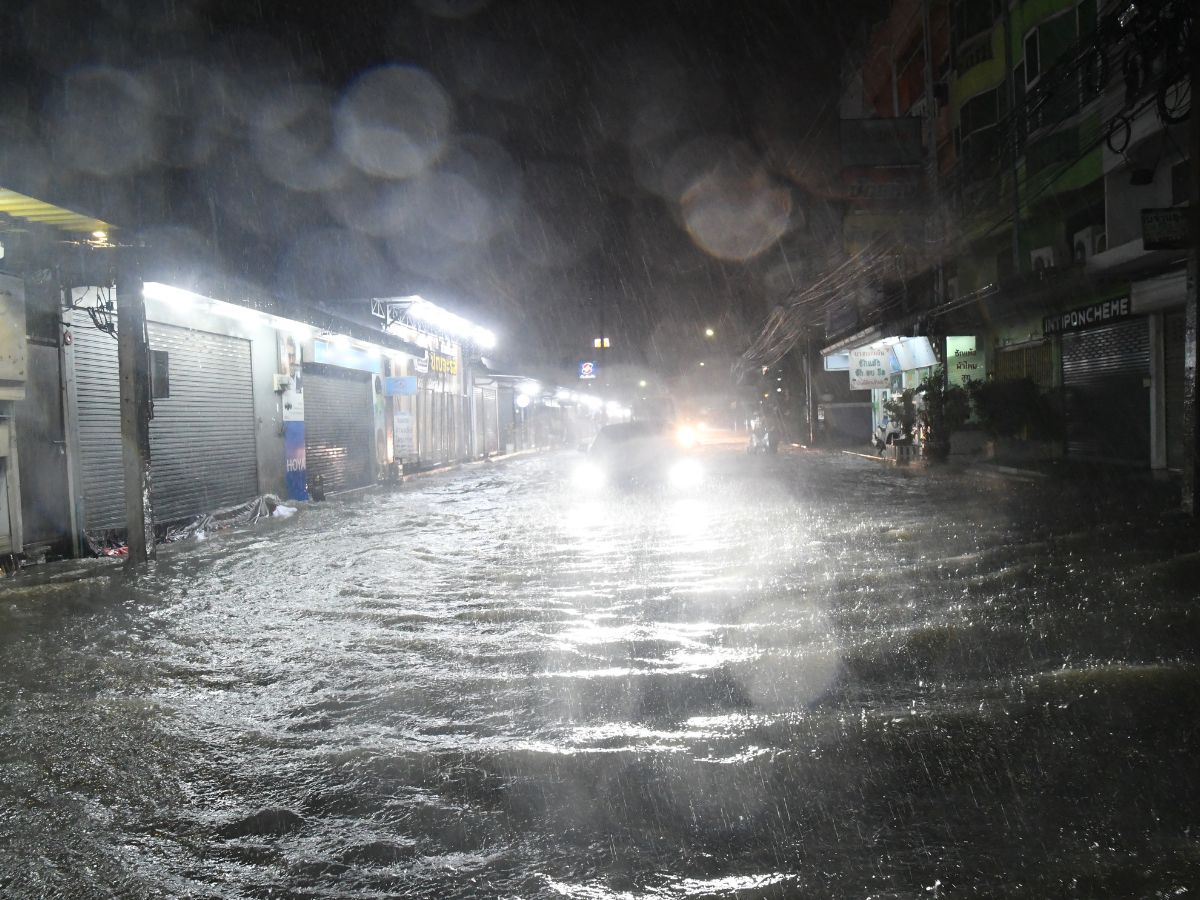 กรมอุตุฯเตือนภัยฉบับ 8 ฝนตกหนักมาก คลื่นสูง 3 เมตร ถึง 9 ก.ย.