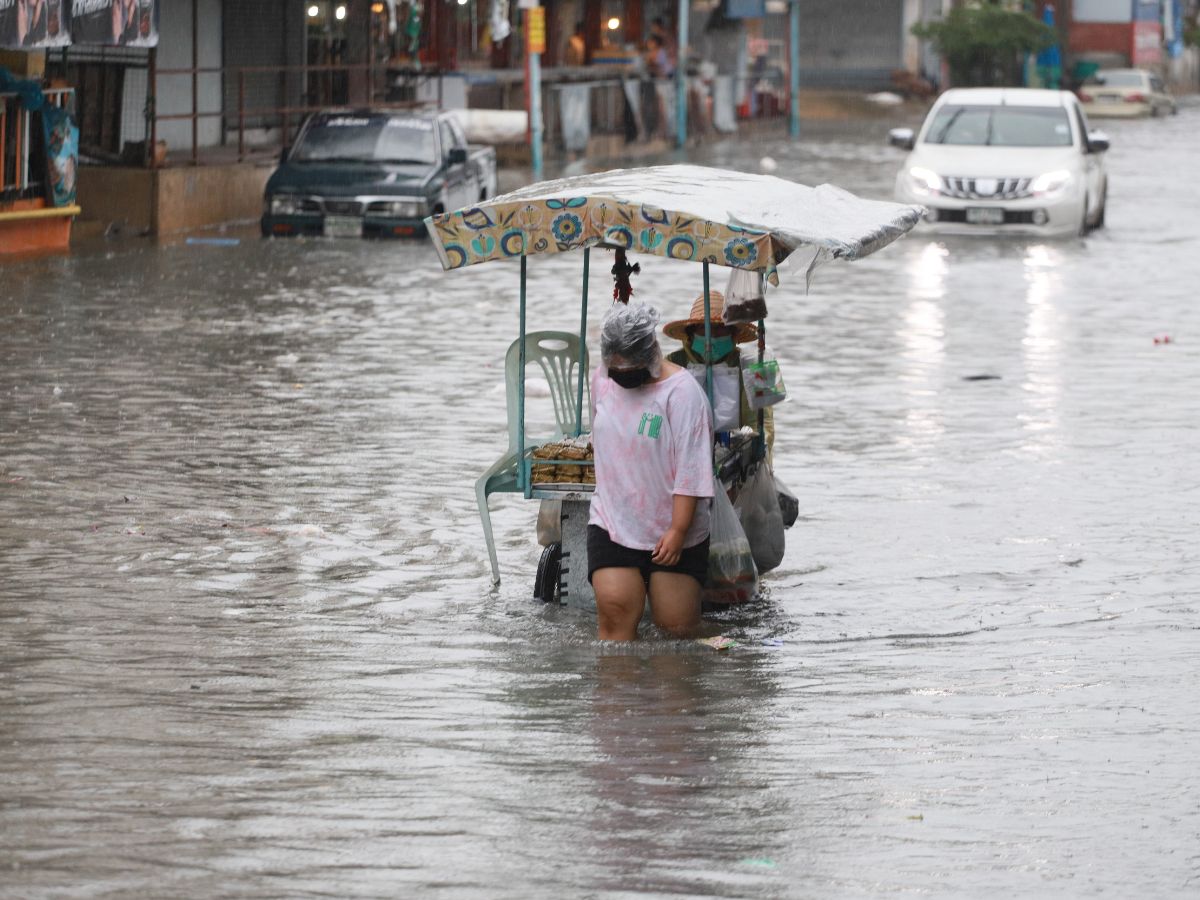กรมอุตุฯเตือนฉบับสุดท้าย ฝนตกหนัก คลื่นแรง มีผลถึงวันนี้