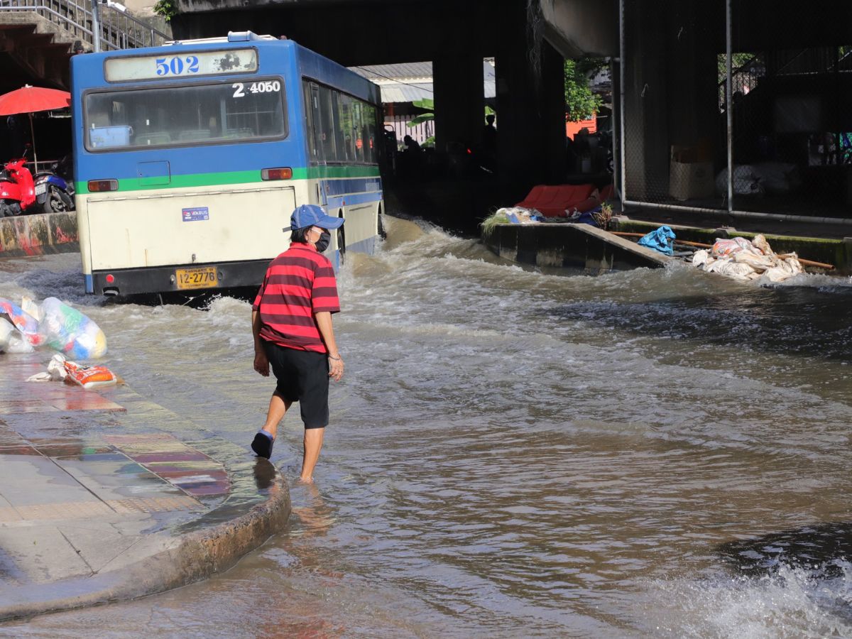 กทม. อัพเดตสถานการณ์น้ำท่วม ถนนสายหลัก 7 จุด #น้ำท่วมกรุงเทพ