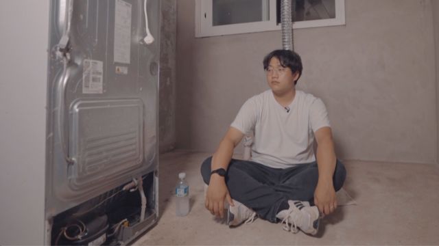 “การที่วิวที่ผมเห็นจากหน้าต่างคือแท่นคอนกรีต มันทั้งตลกและน่าเศร้า”