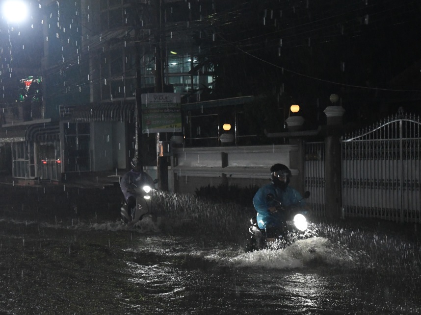 สภาพอากาศวันนี้ ฝนตกหนัก 50 จังหวัด กทม.-ปริมณฑล 70% ของพื้นที่