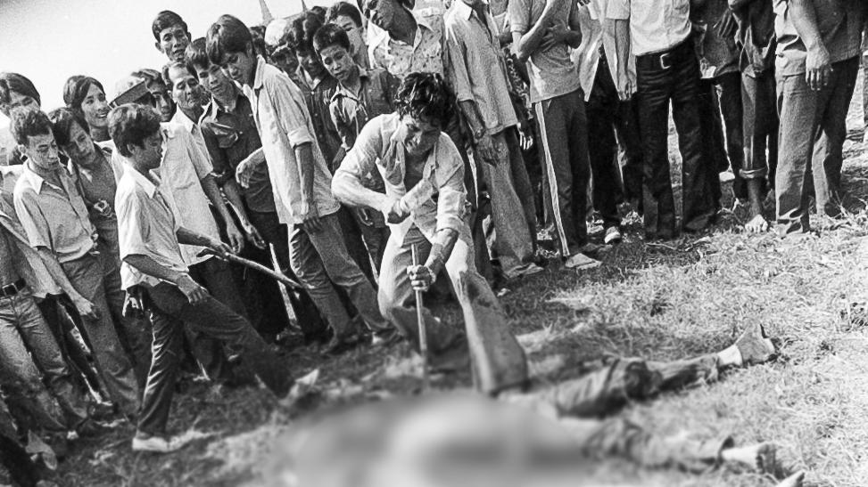 6﻿ ตุลา : ครบ 46 ปีเหตุสังหารหมู่ ผ่านภาพถ่ายที่ยังไม่เคยเผยแพร่สู่สาธารณะ
