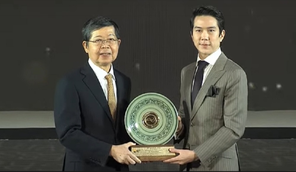 ซีอีโอ KCE-KUMWEL คว้า Best CEO จากงาน SET Awards