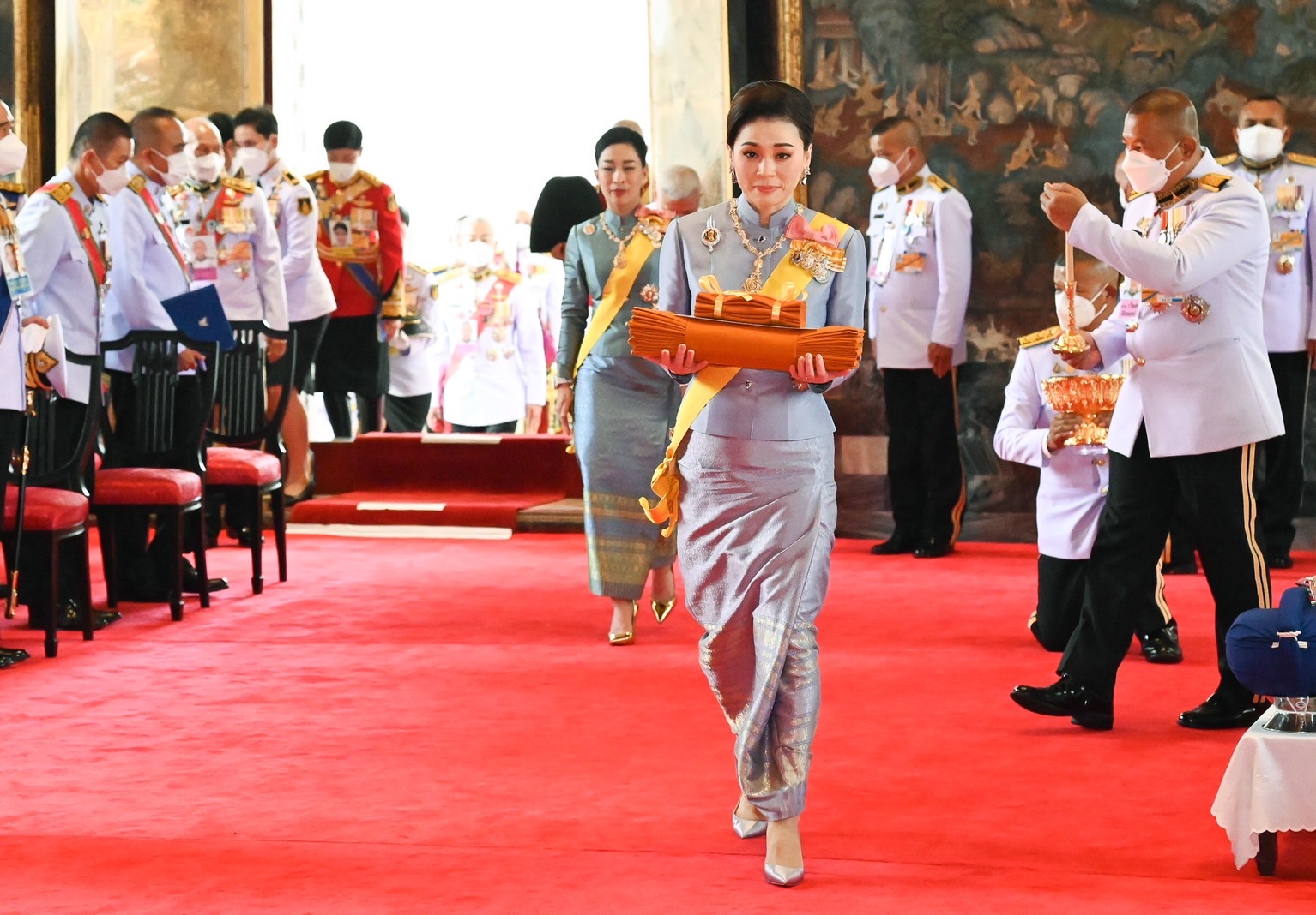 โปรดเกล้าฯ พระราชินี เสด็จฯ ถวายผ้าพระกฐิน วัดสุทัศน์ และวัดโสมนัส