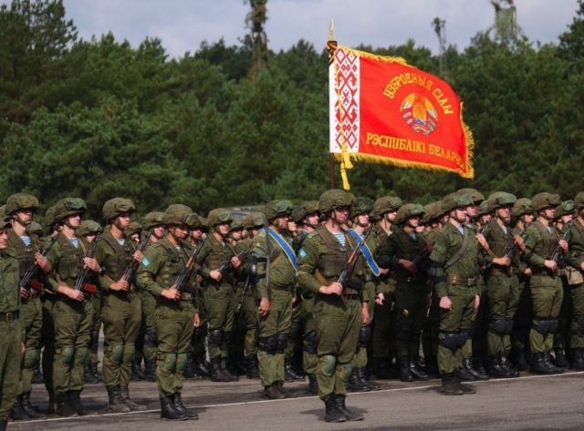 Belarusian paratroopers