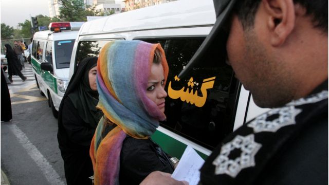 การกระทำของตำรวจศีลธรรมในอิหร่านทำให้เกิดการประท้วงในปัจจุบันขึ้น
