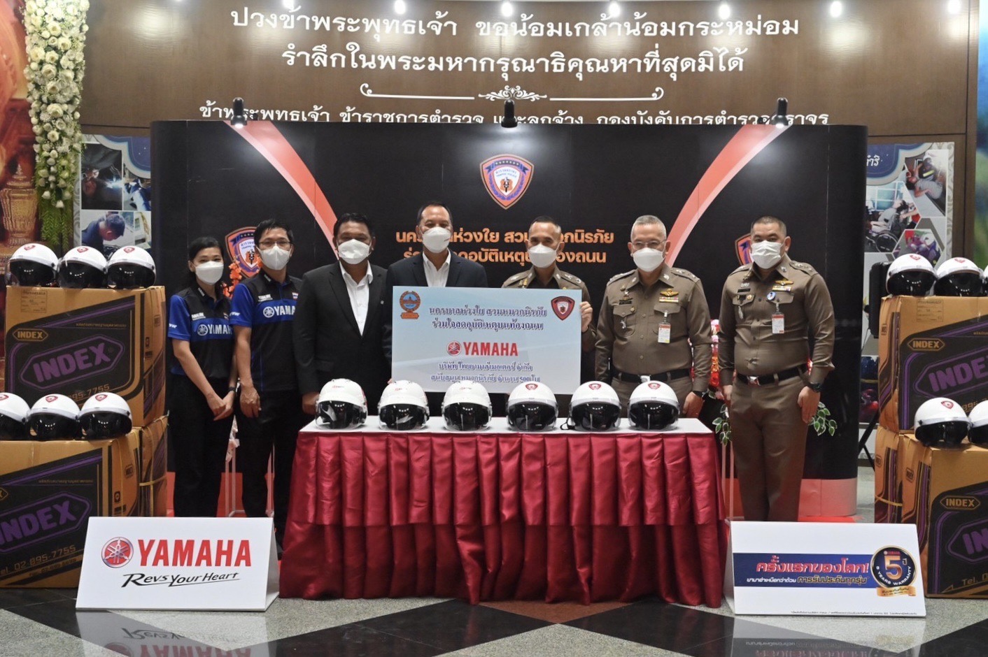 ยามาฮ่า มอบหมวกนิรภัยให้ตำรวจนครบาล ร่วมลดการสูญเสียจากอุบัติเหตุ
