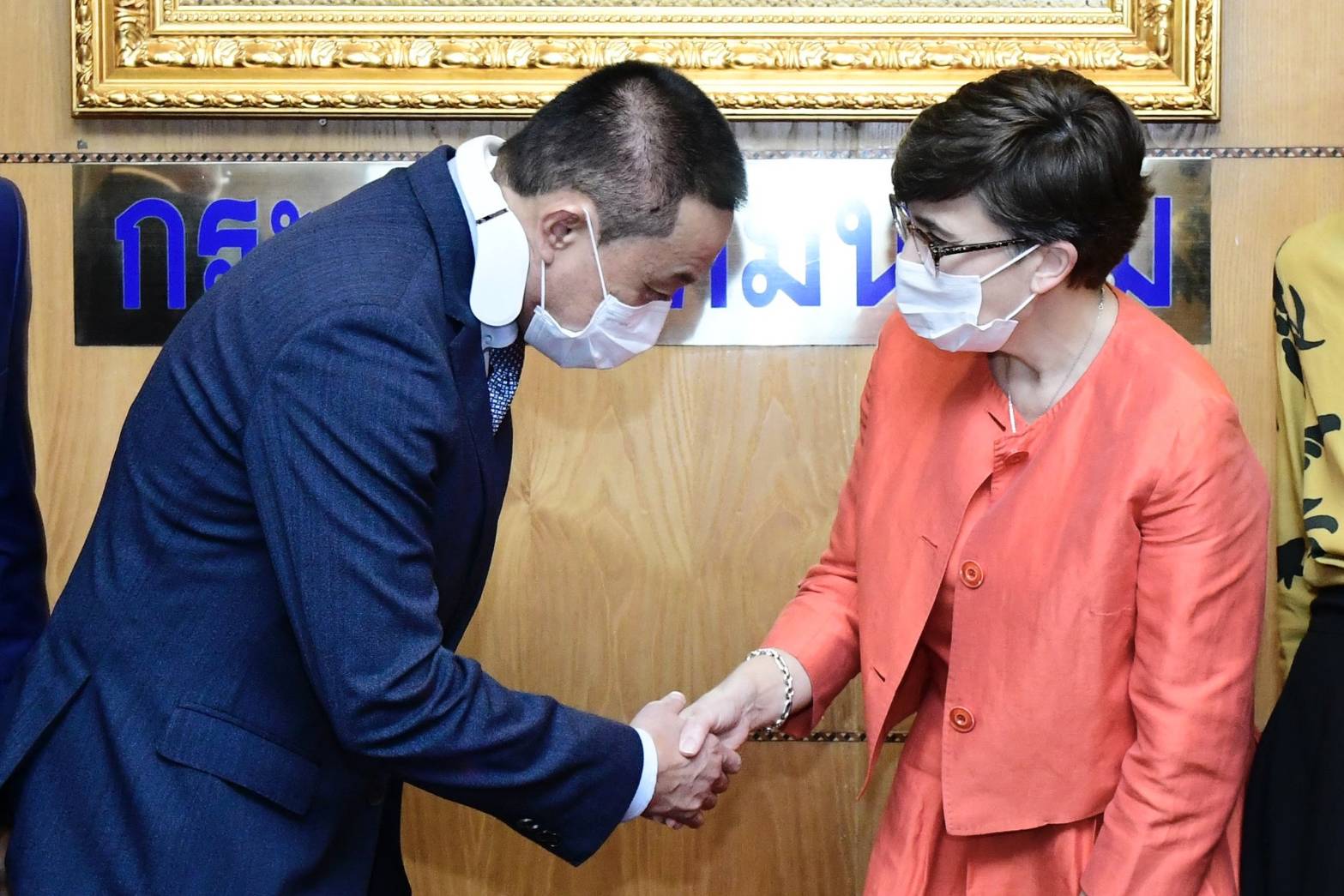 ศักดิ์สยาม หารือทูตออสเตรเลีย เปลี่ยนรถโดยสารสันดาปสู่พลังงานไฟฟ้า