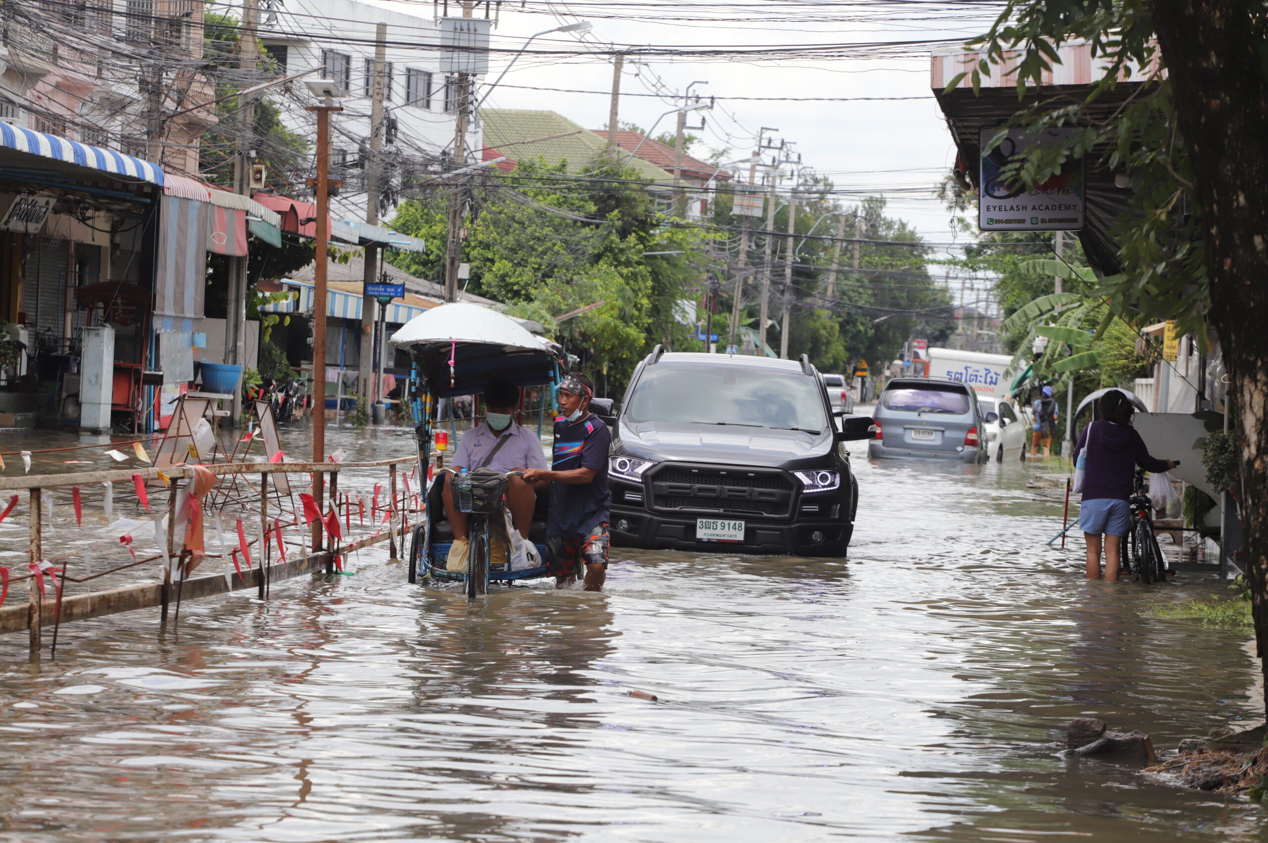 กรมอุตุฯเตือน 24 ชม.ข้างหน้า พื้นที่ กทม. มีฝนตกระดับปานกลาง 15 เขต