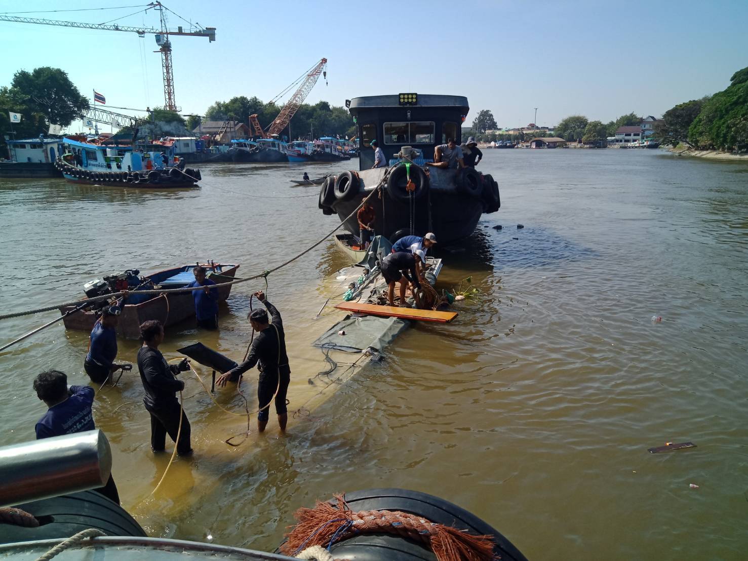 กรมเจ้าท่ากู้เรือล่มแม่น้ำป่าสัก จังหวัดอยุธยา เร่งหาสาเหตุ