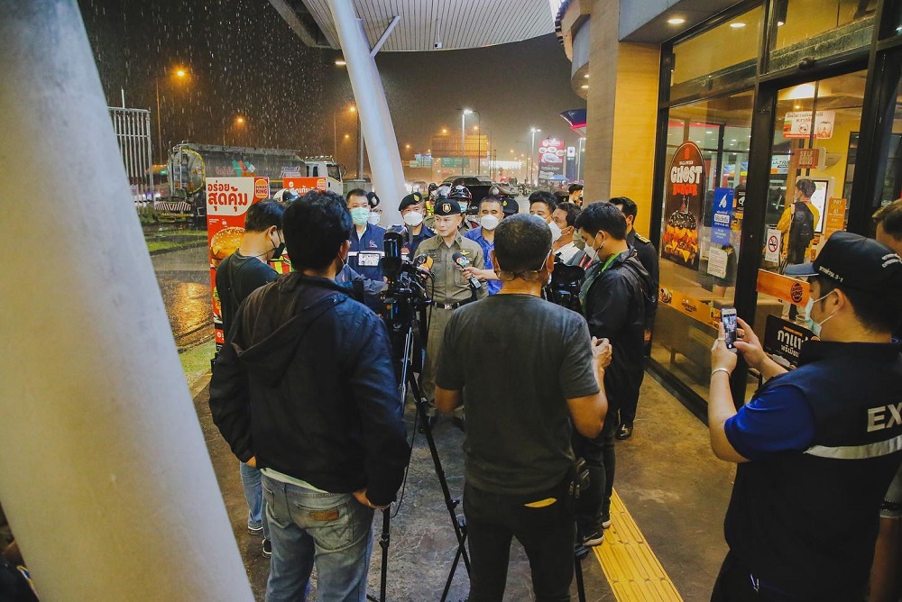 ตำรวจลงพื้นที่ rest area ประชาชืน