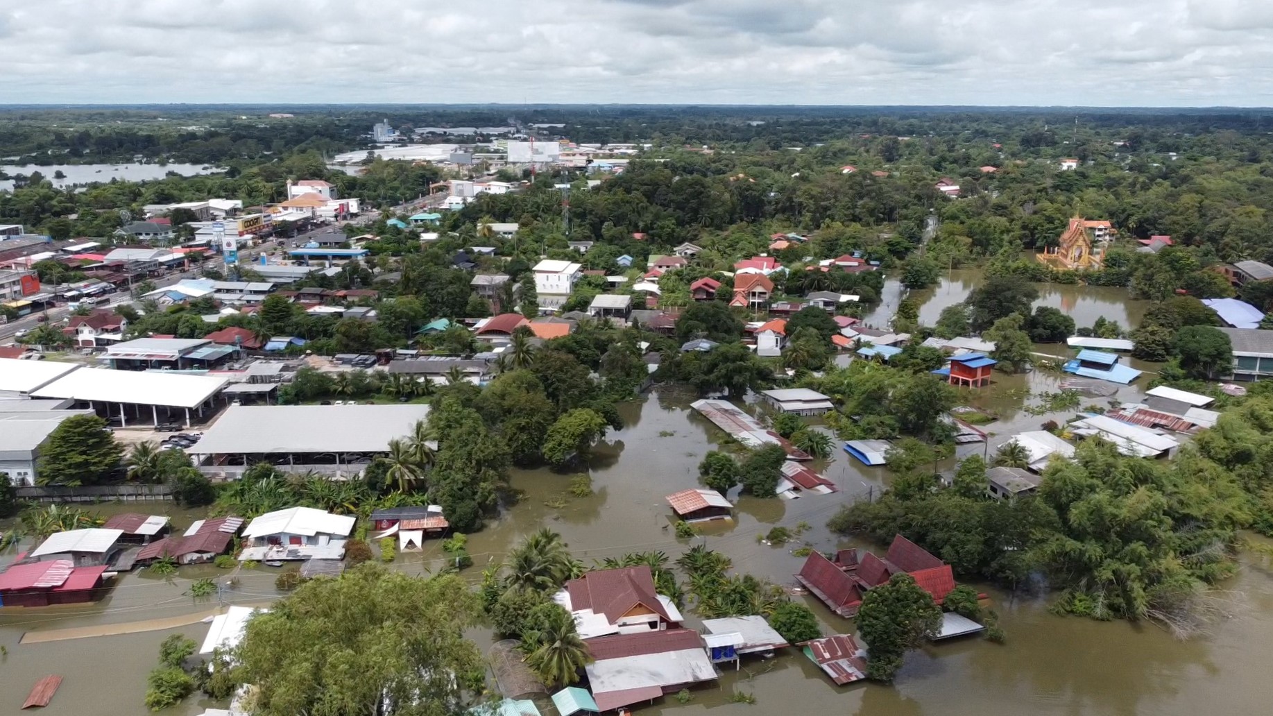 น้ำท่วมศรีสะเกษกระทบ 22 อำเภอ ระดับลำห้วยสำราญสูงกว่าตลิ่ง 3 เมตร